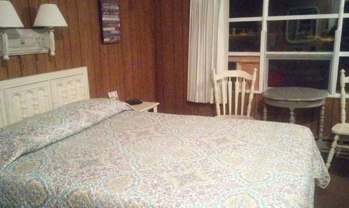 Lake Shore Motel (Kennys Lakeshore Motel) - From Lakeshore Motel Website (newer photo)